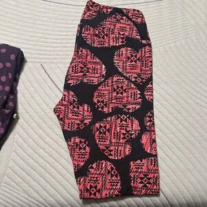 Pink, Black and red heart Patterned Lularoe OS Leggings (NEW)